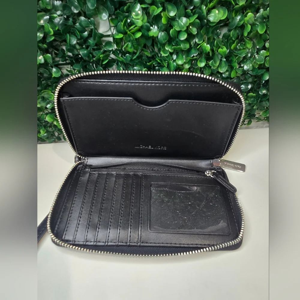 Michael Kors Black Wallet‎